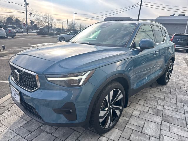 2023 Volvo XC40 Ultimate Bright Theme