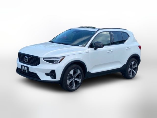 2023 Volvo XC40 Ultimate Dark Theme