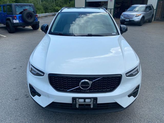 2023 Volvo XC40 Ultimate Dark Theme