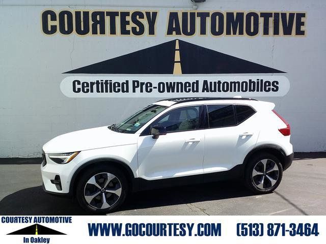 2023 Volvo XC40 Ultimate Dark Theme