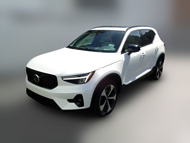 2023 Volvo XC40 Ultimate Dark Theme