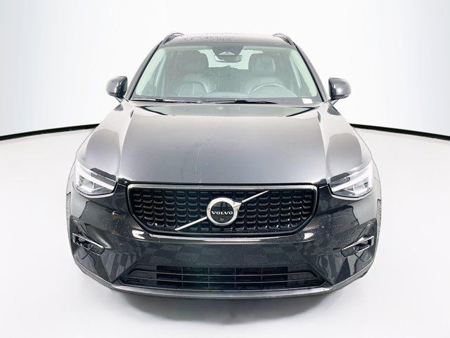 2023 Volvo XC40 Ultimate Dark Theme