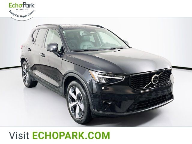 2023 Volvo XC40 Ultimate Dark Theme