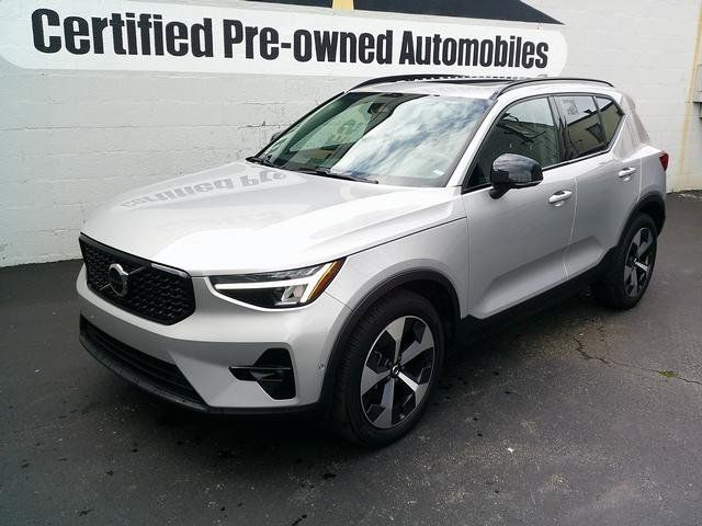 2023 Volvo XC40 Ultimate Dark Theme