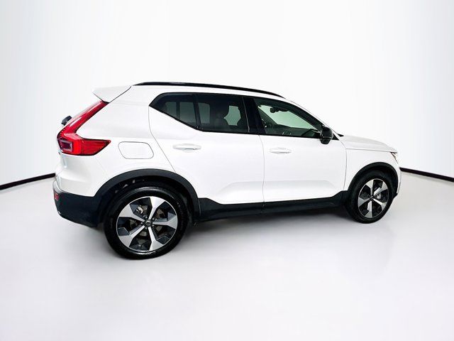 2023 Volvo XC40 Ultimate Dark Theme