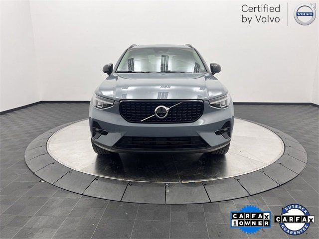 2023 Volvo XC40 Ultimate Dark Theme