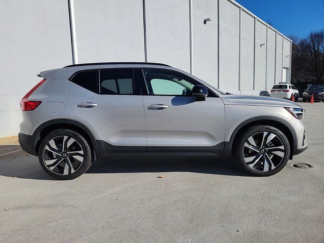 2023 Volvo XC40 Ultimate Dark Theme