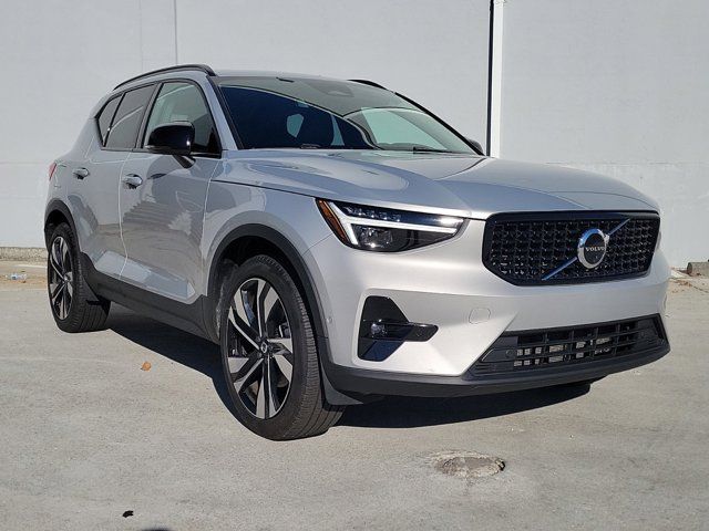 2023 Volvo XC40 Ultimate Dark Theme