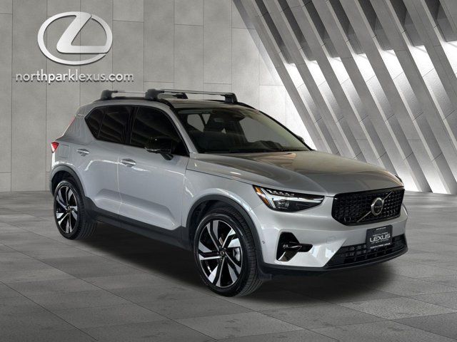 2023 Volvo XC40 Ultimate Dark Theme