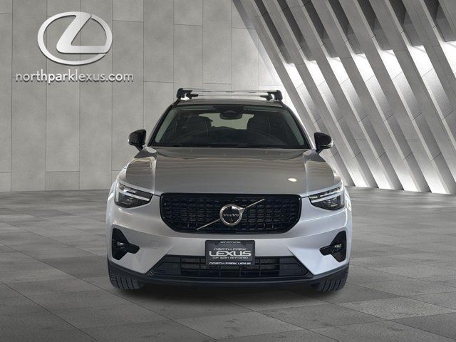 2023 Volvo XC40 Ultimate Dark Theme