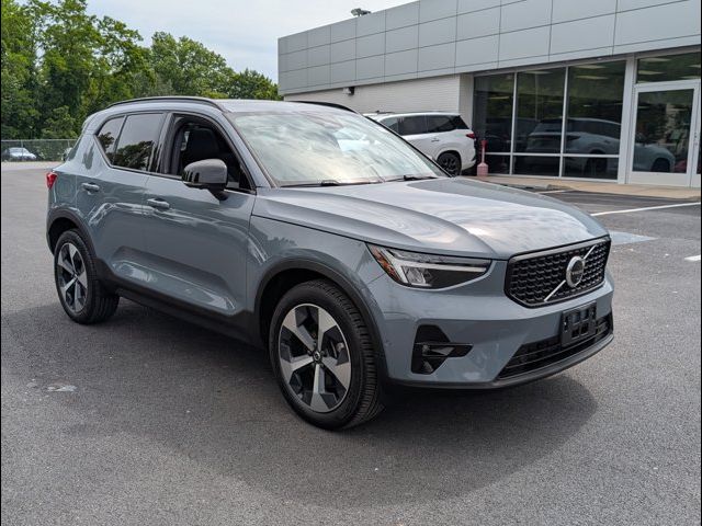 2023 Volvo XC40 Ultimate Dark Theme