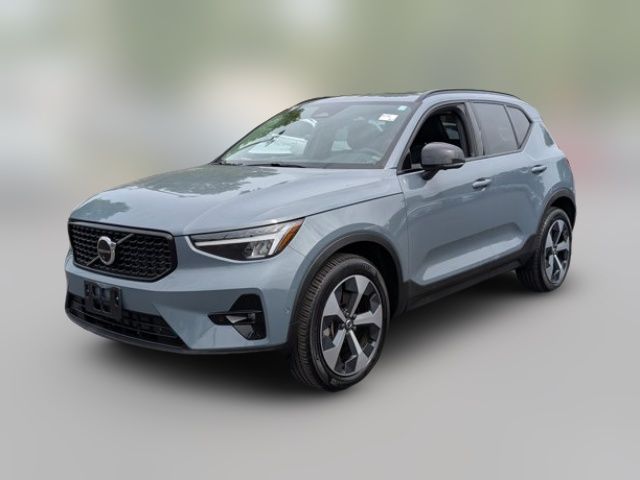 2023 Volvo XC40 Ultimate Dark Theme