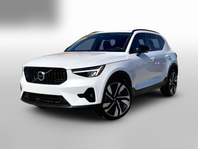 2023 Volvo XC40 Ultimate Dark Theme