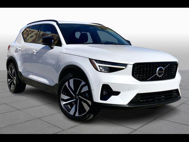 2023 Volvo XC40 Ultimate Dark Theme