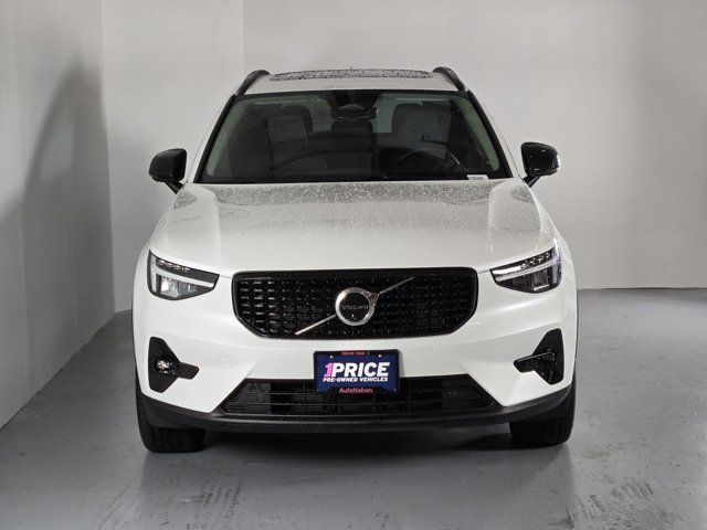 2023 Volvo XC40 Ultimate Dark Theme