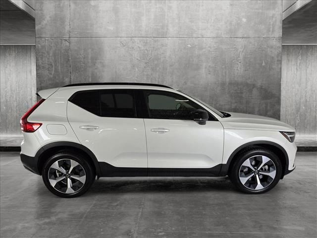 2023 Volvo XC40 Ultimate Dark Theme