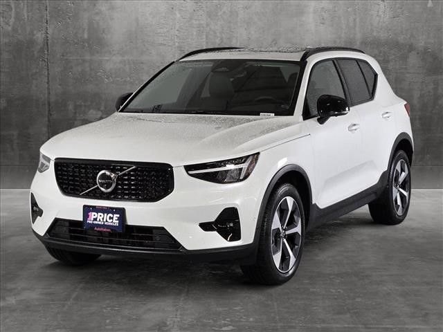 2023 Volvo XC40 Ultimate Dark Theme