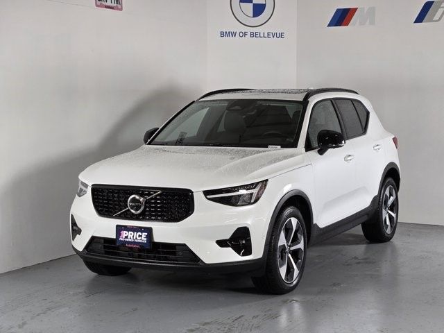 2023 Volvo XC40 Ultimate Dark Theme