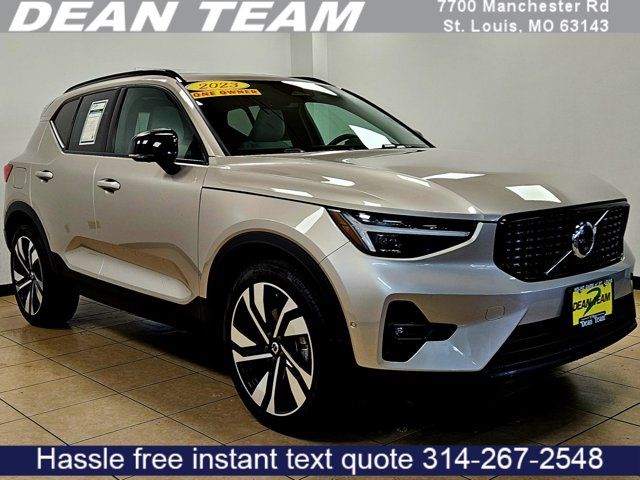 2023 Volvo XC40 Ultimate Dark Theme