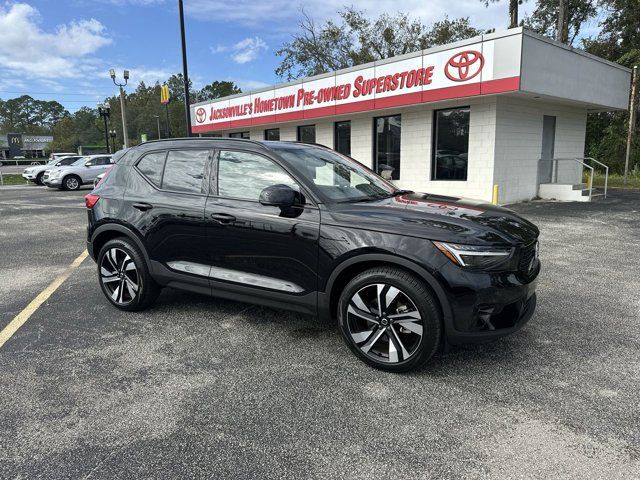 2023 Volvo XC40 Ultimate Dark Theme