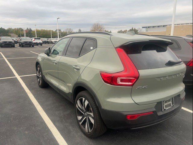 2023 Volvo XC40 Ultimate Dark Theme