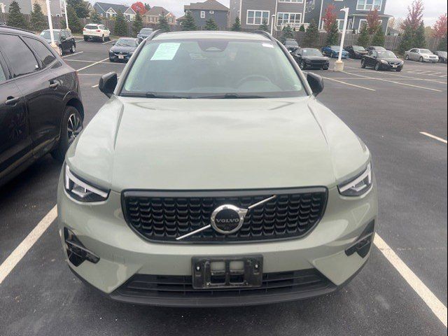 2023 Volvo XC40 Ultimate Dark Theme