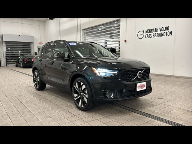 2023 Volvo XC40 Ultimate Dark Theme