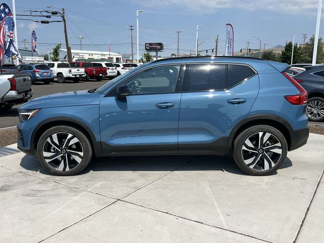 2023 Volvo XC40 Ultimate Dark Theme