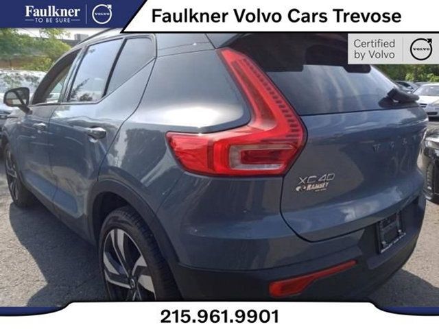 2023 Volvo XC40 Ultimate Dark Theme