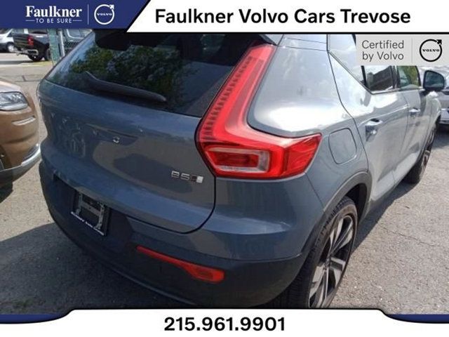 2023 Volvo XC40 Ultimate Dark Theme