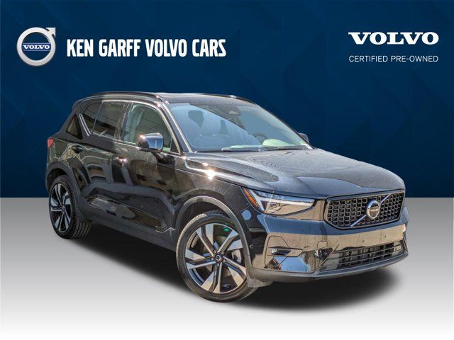 2023 Volvo XC40 Ultimate Dark Theme