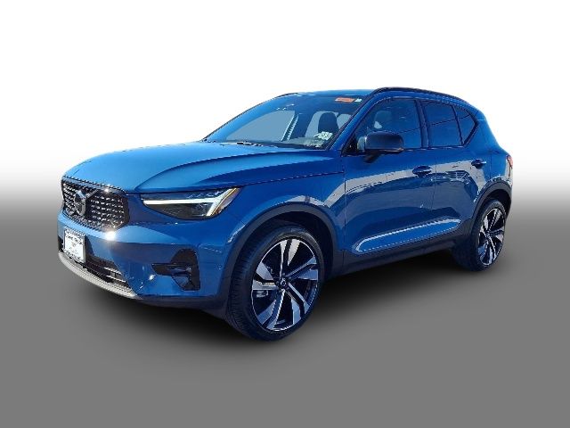 2023 Volvo XC40 Ultimate Dark Theme