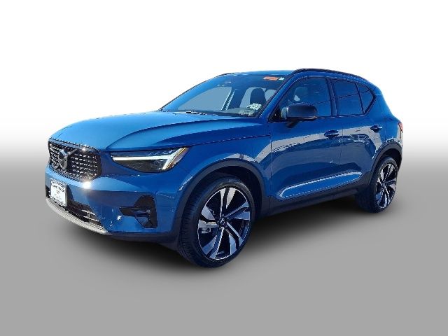 2023 Volvo XC40 Ultimate Dark Theme