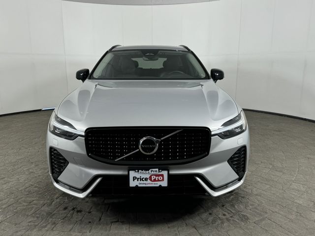 2023 Volvo XC60 Plus Dark Theme