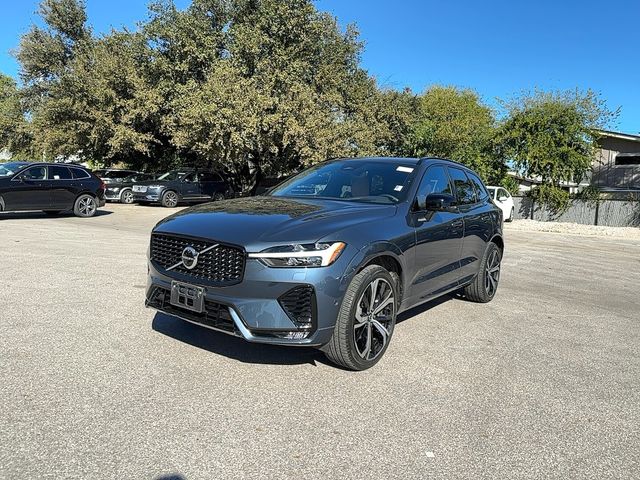 2023 Volvo XC60 Ultimate Dark Theme