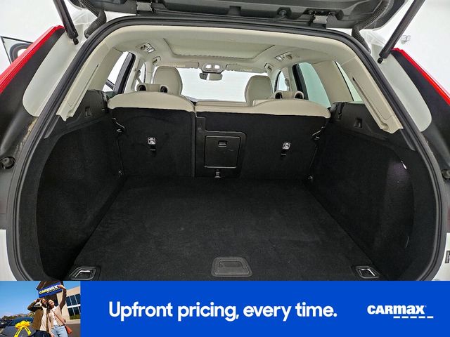 2023 Volvo XC60 Plus Bright Theme