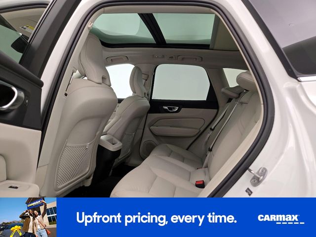 2023 Volvo XC60 Plus Bright Theme