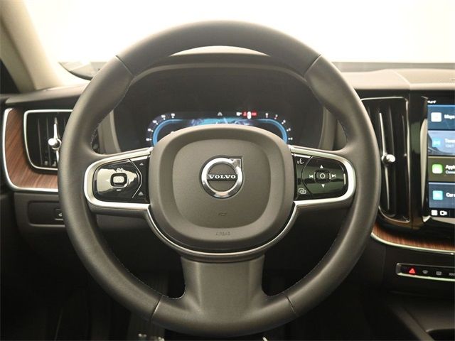 2023 Volvo XC60 Plus Bright Theme