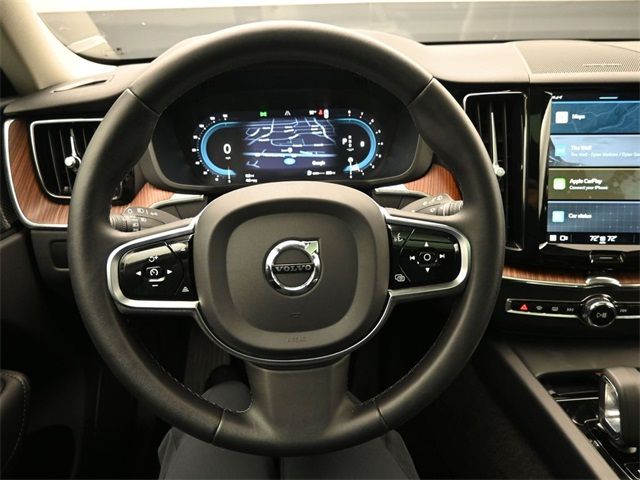 2023 Volvo XC60 Plus Bright Theme