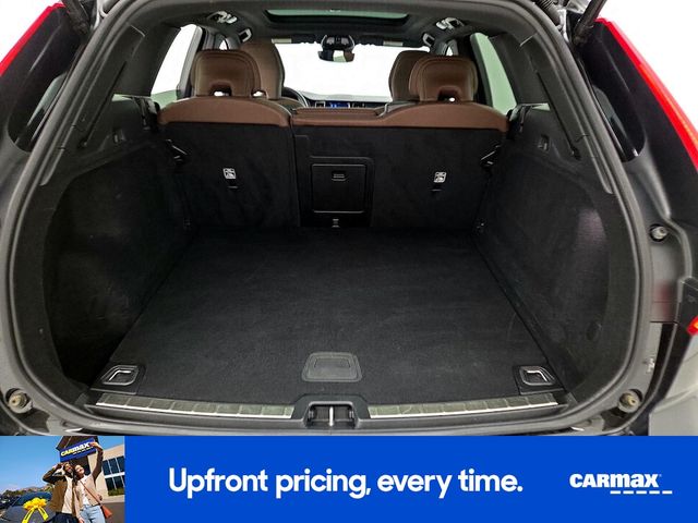 2023 Volvo XC60 Plus Bright Theme