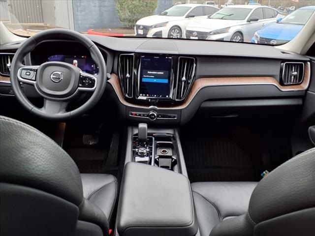 2023 Volvo XC60 Plus Bright Theme