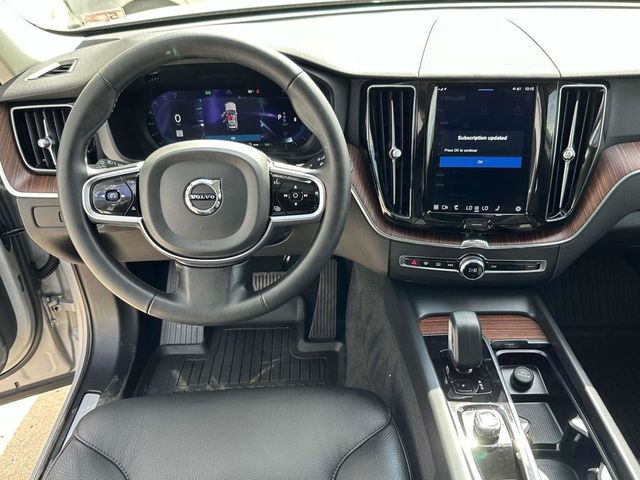 2023 Volvo XC60 Plus Bright Theme