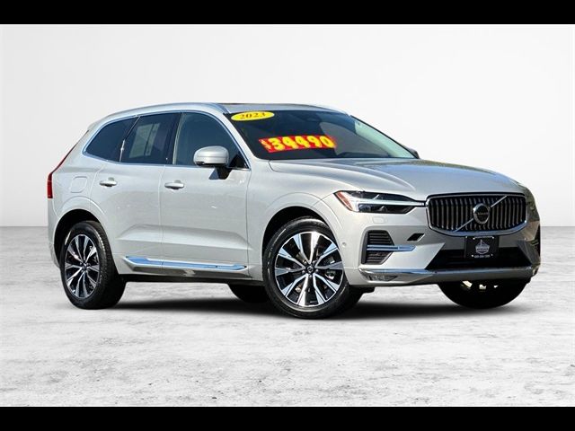 2023 Volvo XC60 Plus Bright Theme