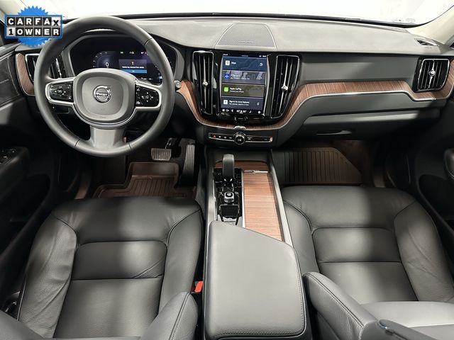 2023 Volvo XC60 Plus Bright Theme