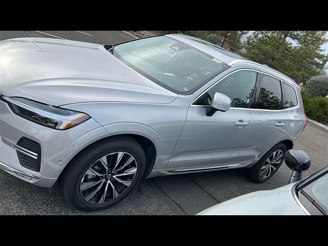 2023 Volvo XC60 Plus Bright Theme