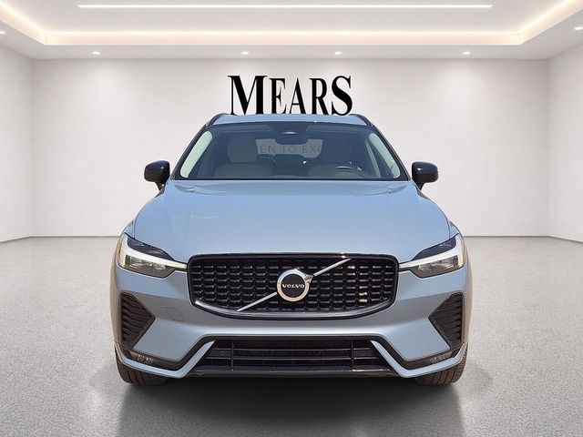 2023 Volvo XC60 Plus Dark Theme