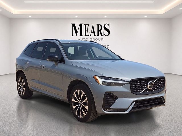 2023 Volvo XC60 Plus Dark Theme