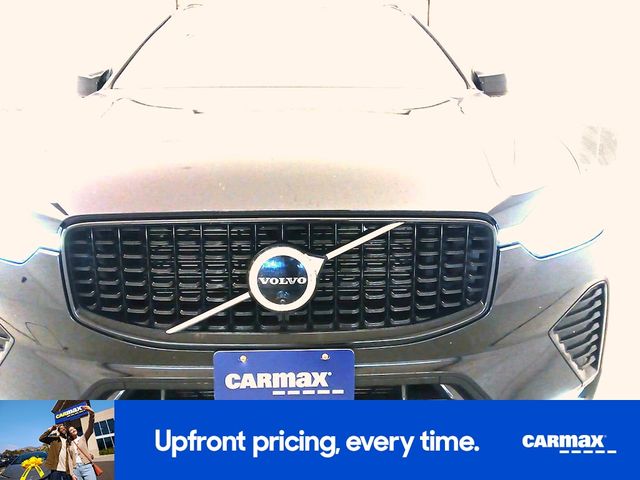 2023 Volvo XC60 Plus Dark Theme