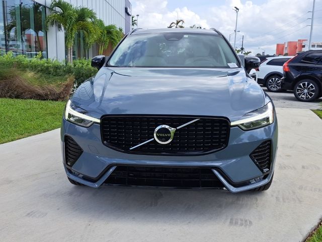 2023 Volvo XC60 Plus Dark Theme