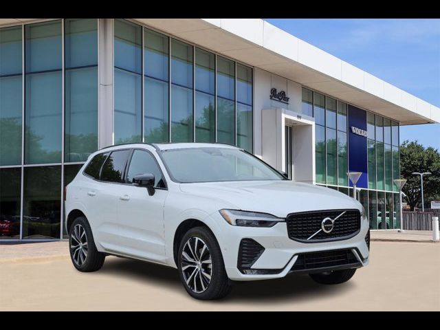 2023 Volvo XC60 Plus Dark Theme